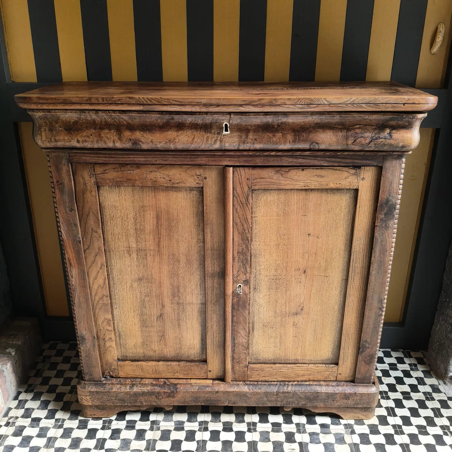 Antieke massief houten biedermeier meidenkast