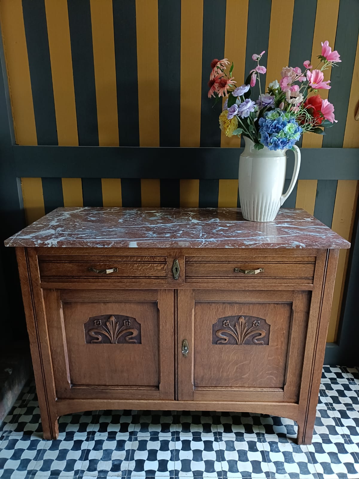 Antieke vintage commode, dressoir met marmeren blad.