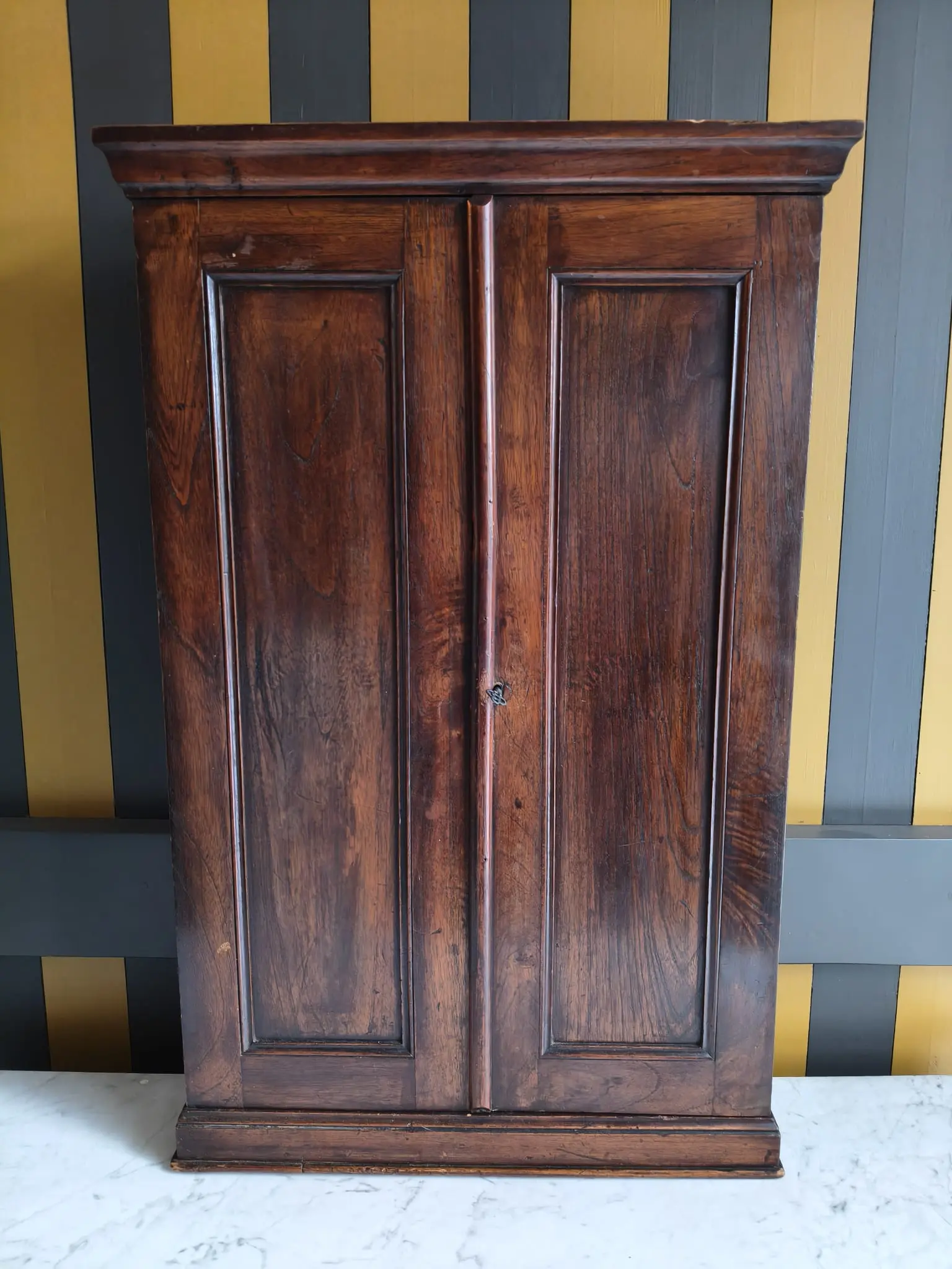 Antiek Engels hangkastje, medicijnkastje, halkastje