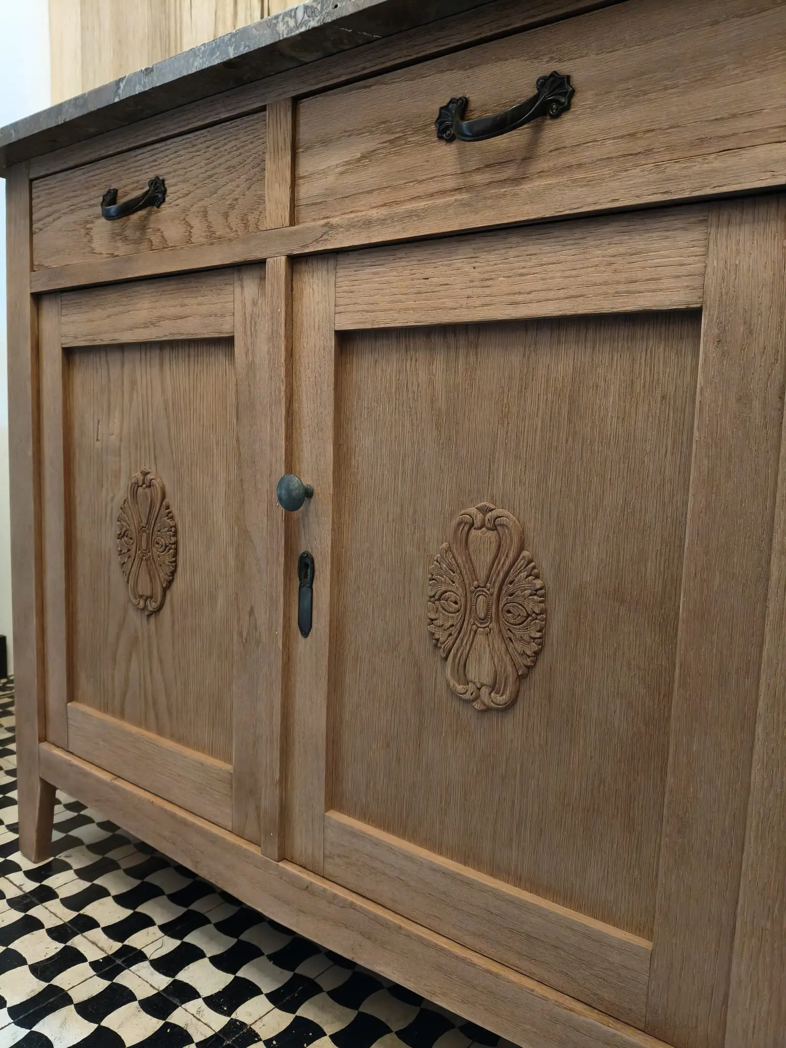 Antieke commode, dressoir met marmeren blad