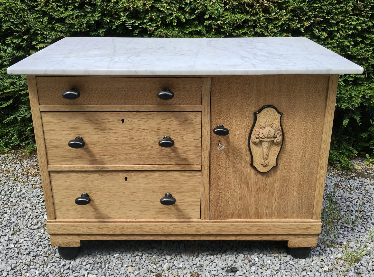Vintage dressoir met Carrara marmerne blad