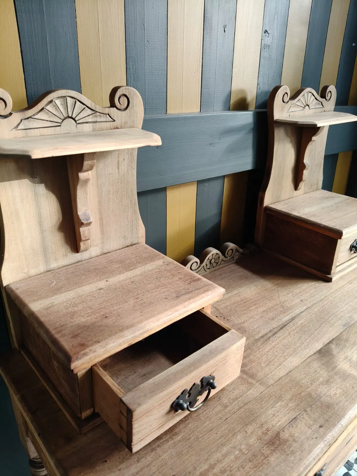 Brocante schrijftafel, bureau, sidetable