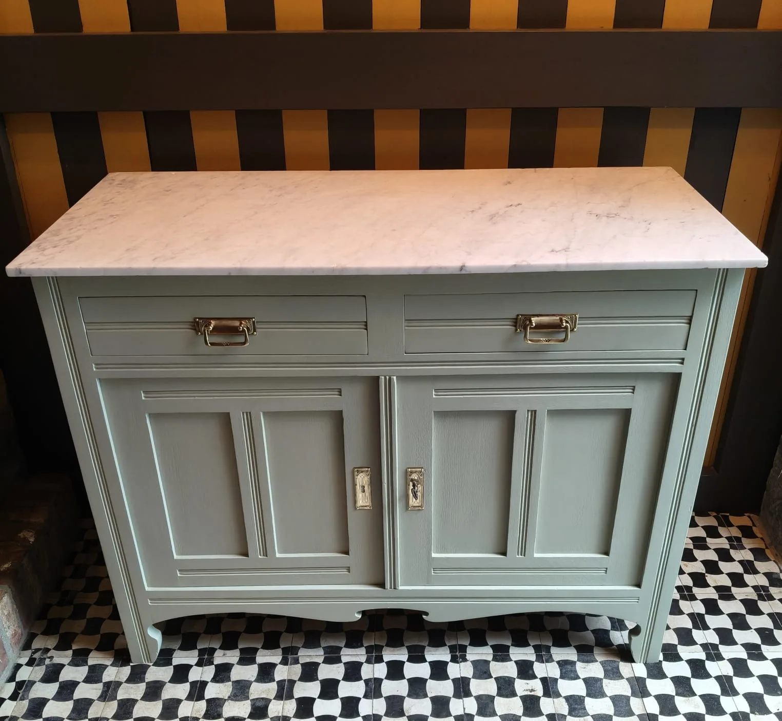 Klassieke jaren '30 commode met Carrara marmeren blad