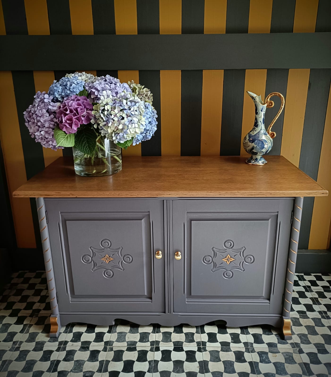 Compact dressoir